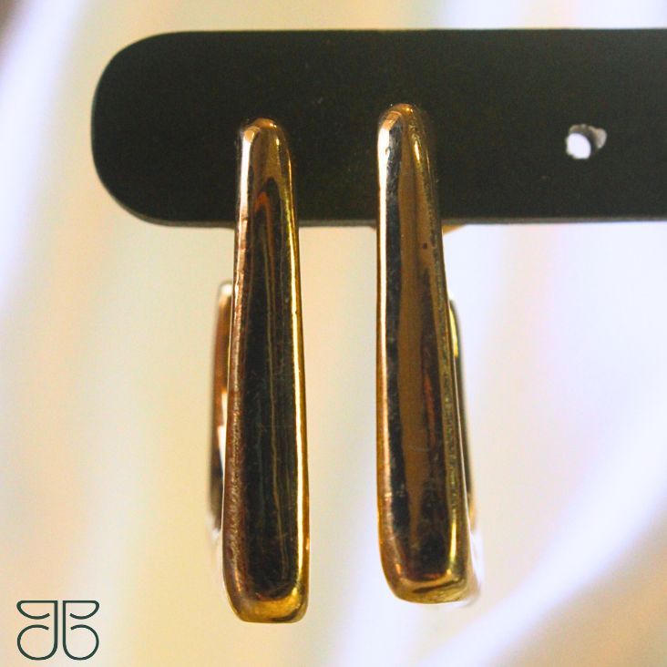 BRINCO MEIA ARGOLA QUADRADA