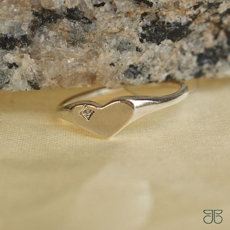 ANEL CORAÇÃO CHAPA PEDRINHA ZIRCÔNIA PRATA