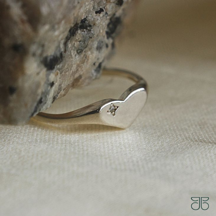 ANEL CORAÇÃO CHAPA PEDRINHA ZIRCÔNIA PRATA