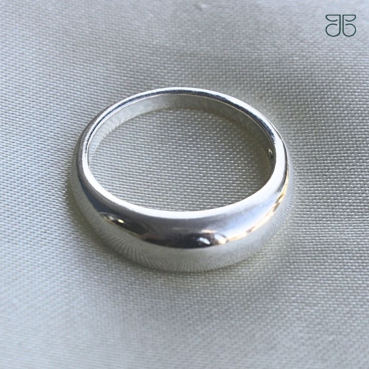 ANEL ABAULADO OVAL LISO PRATA