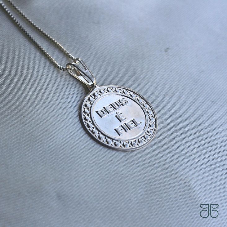 GARGANTILHA MEDALHA DEUS E FIEL