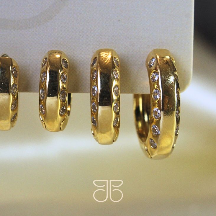 TRIO ARGOLA GROSSA 4 ZIRCONIAS NA LATERAL OURO