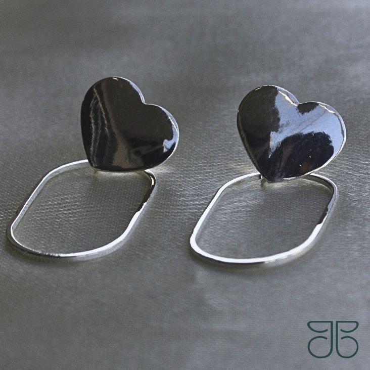 BRINCO CORAÇÃO CHAPA LISO OVAL PENDURADO PRATA