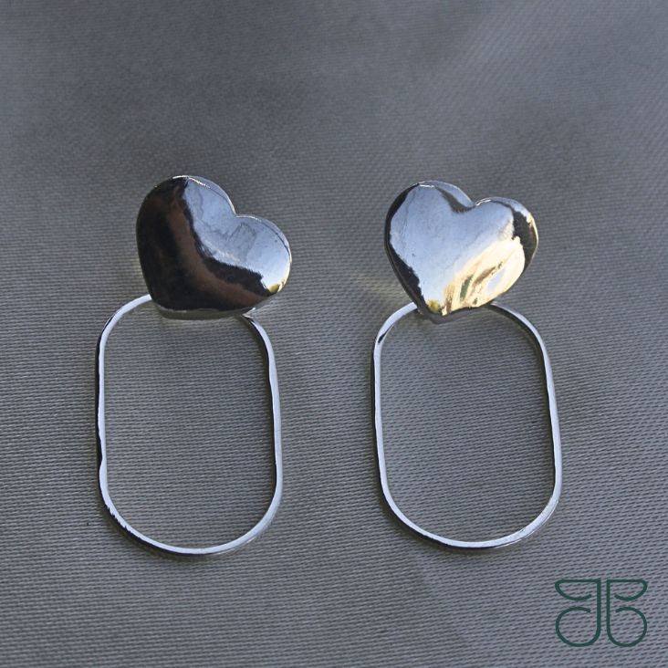 BRINCO CORAÇÃO CHAPA LISO OVAL PENDURADO PRATA