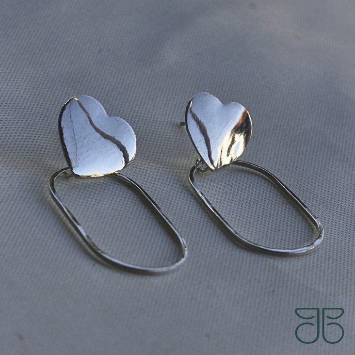 BRINCO CORAÇÃO CHAPA LISO OVAL PENDURADO PRATA