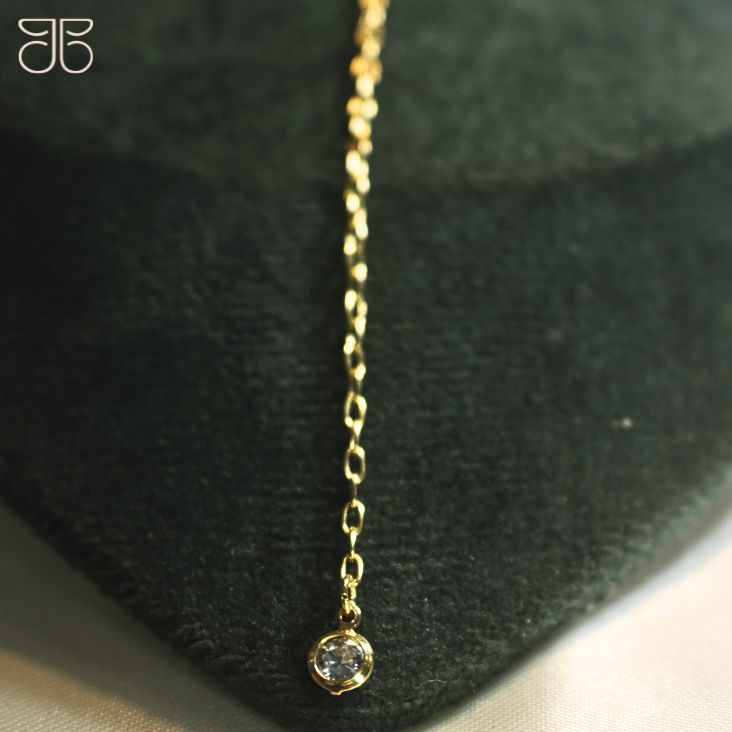 GARGANTILHA GRAVATA DOIS PONTOS DE LUZ