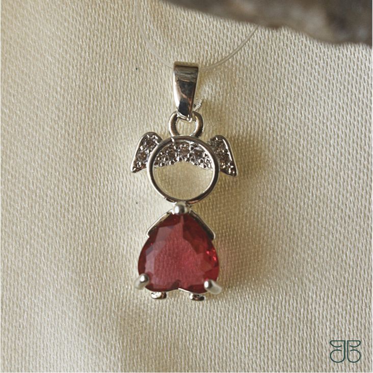 PINGENTE MENINA CABELO ZIRCONIA E BARRIGA CORAÇÃO VERMELHO