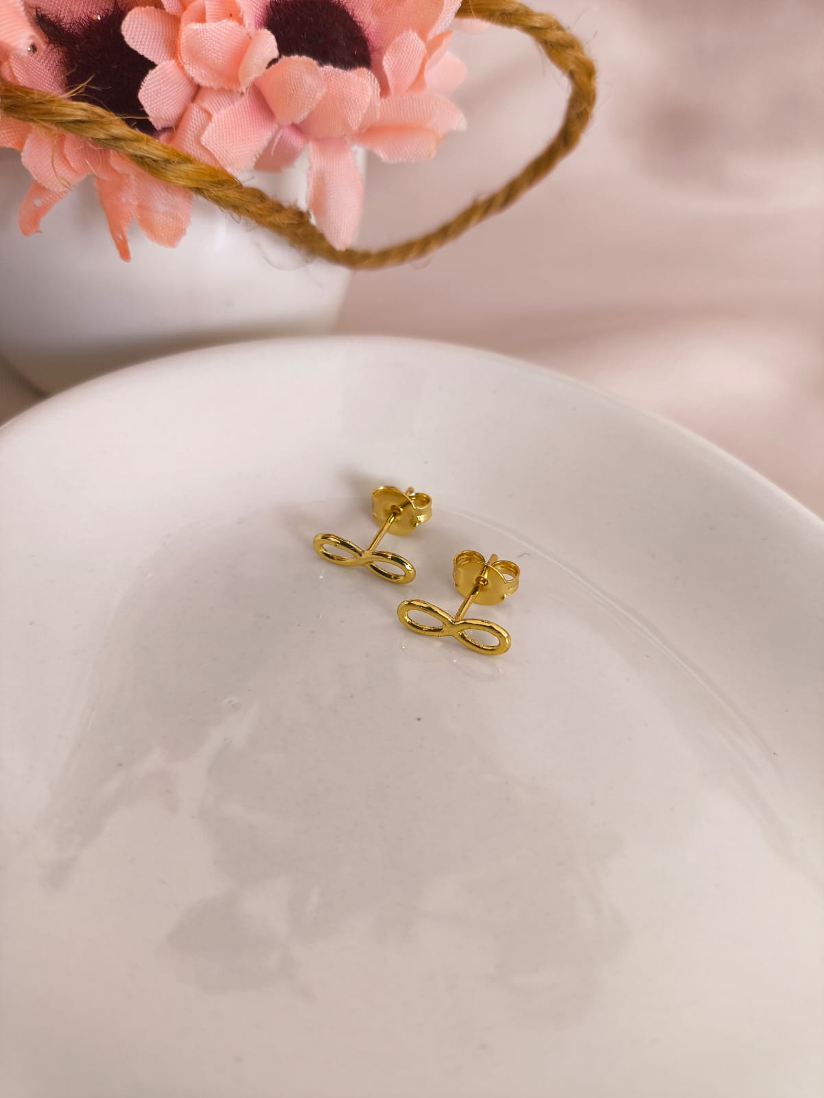 BRINCO INFINITO LISO VAZADO BRINCO INFINITO LISO VAZADO