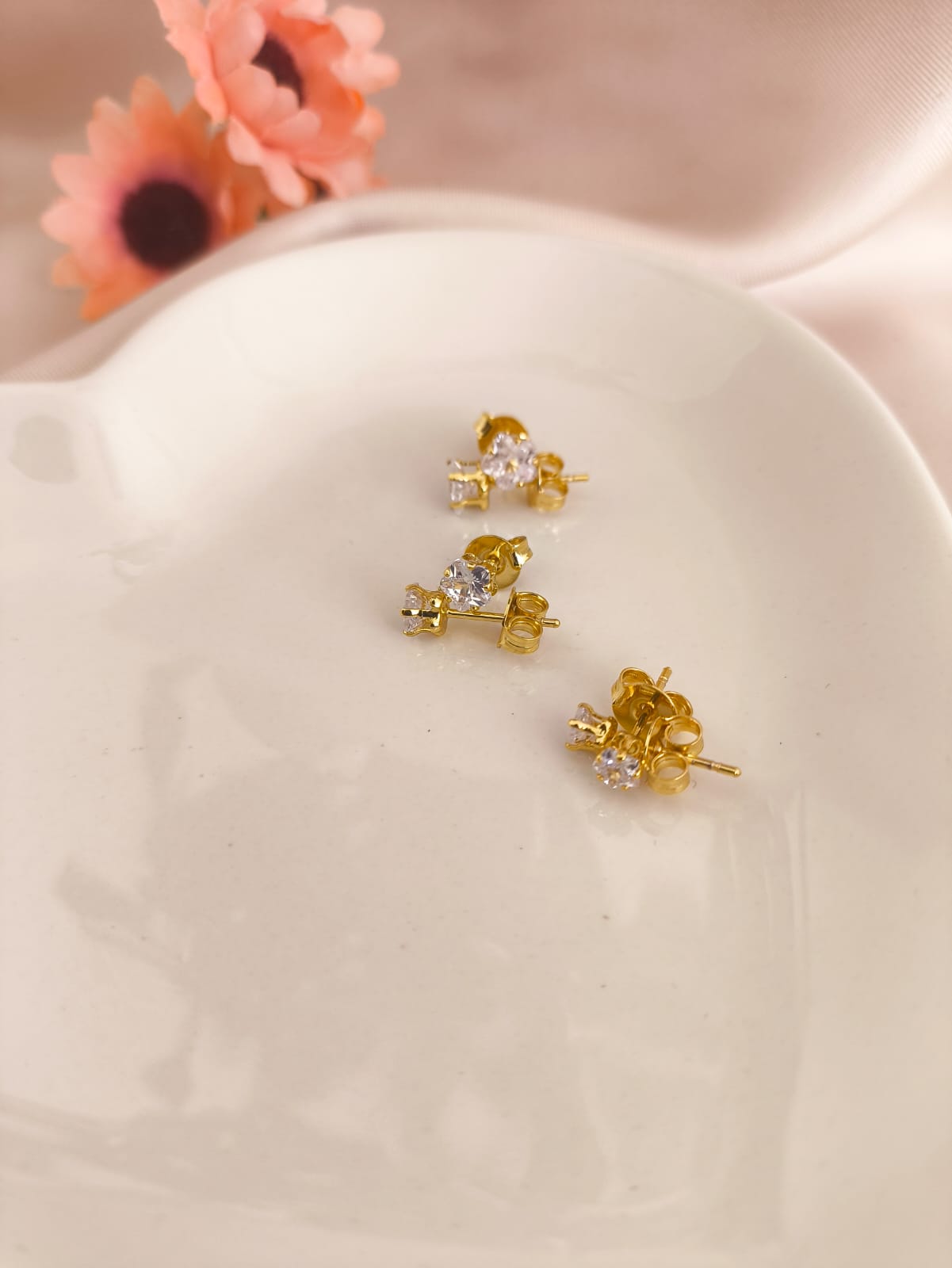 BRINCO TRIO EM FORMA DE FLOR ZIRCONIA