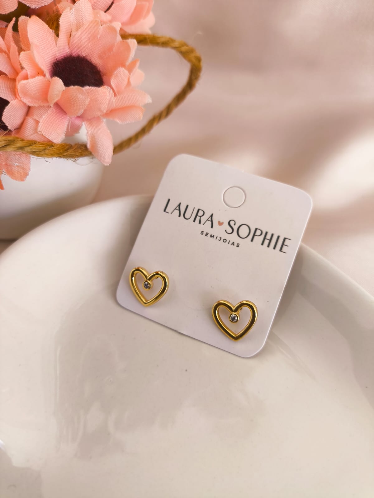 BRINCO CORAÇÃO LISO COM PEDRA DE ZIRCONIA NO MEIO