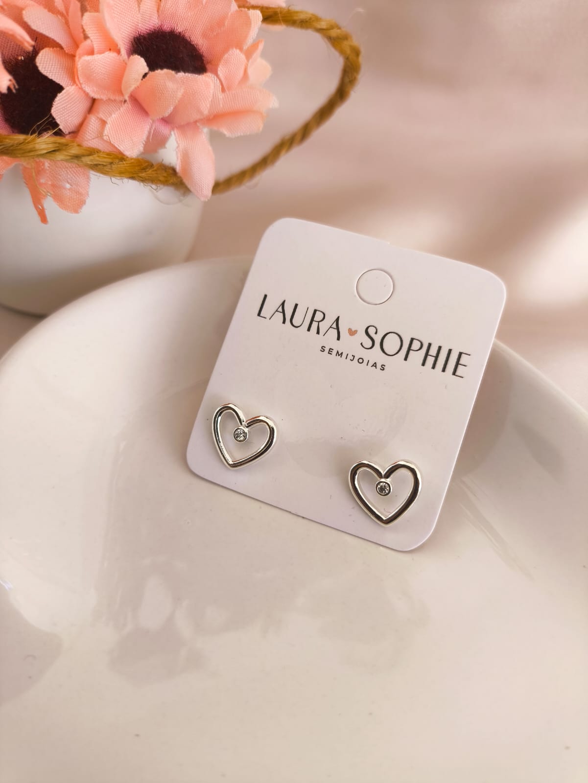 BRINCO CORAÇÃO LISO COM PEDRA DE ZIRCONIA NO MEIO