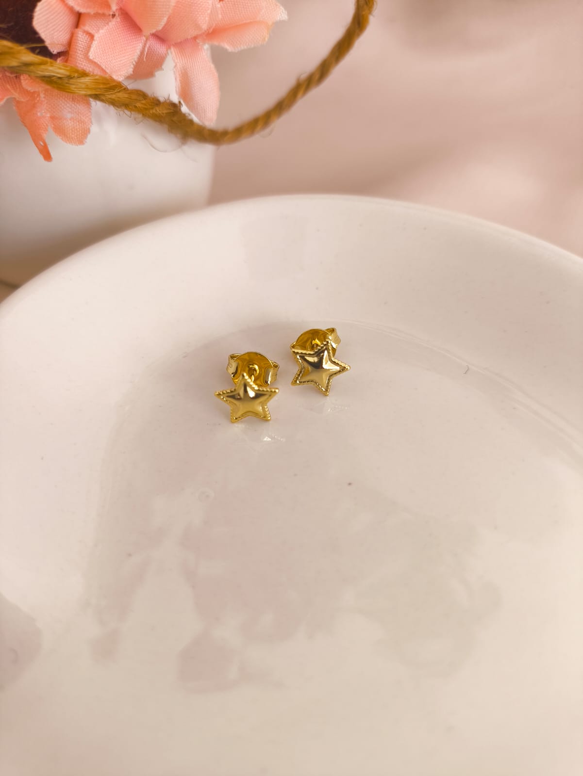 BRINCO ESTRELA COM DETALHES NAS BORDAS