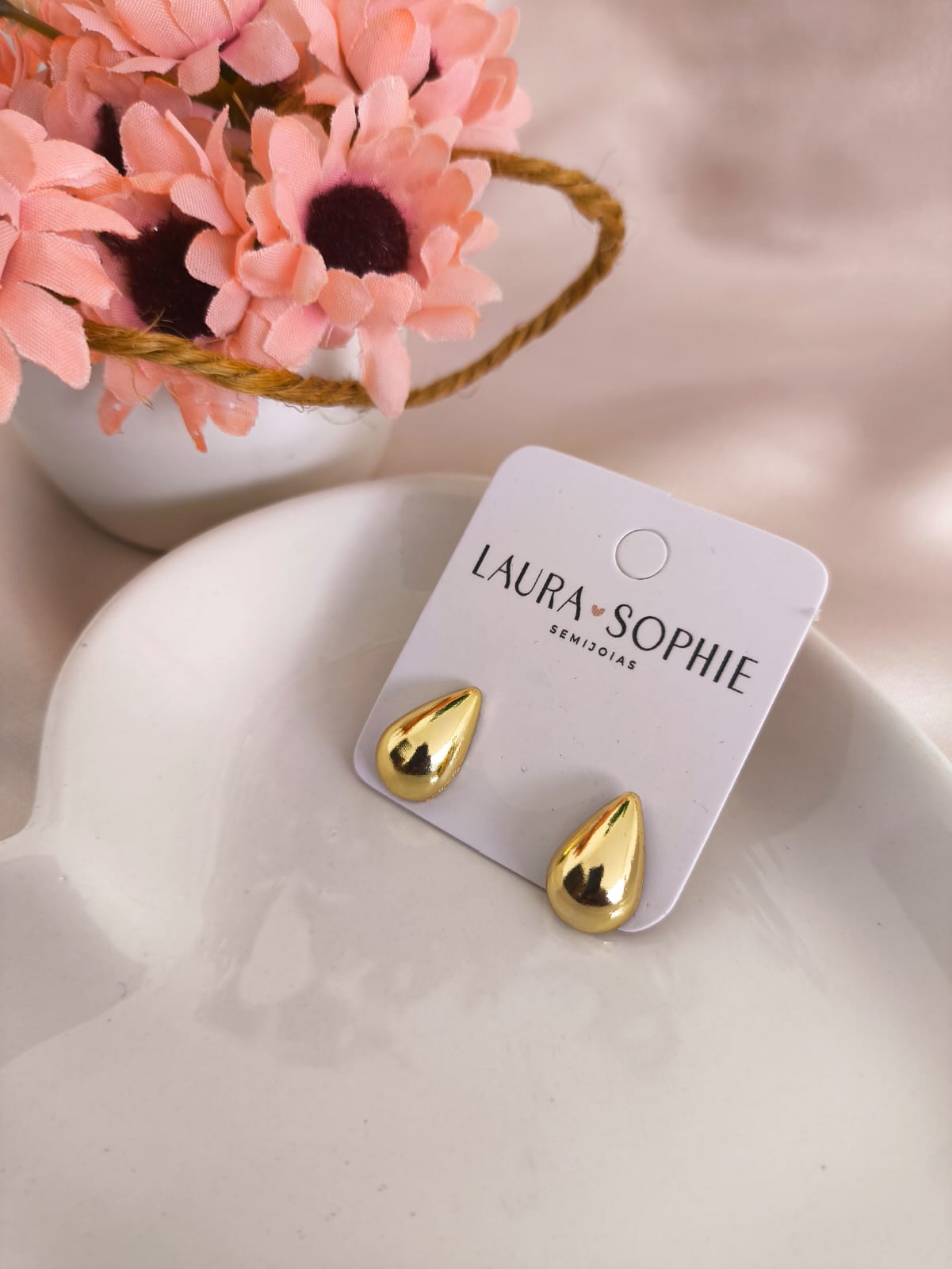 BRINCO EM FORMA DE GOTA BOLEADA LISA