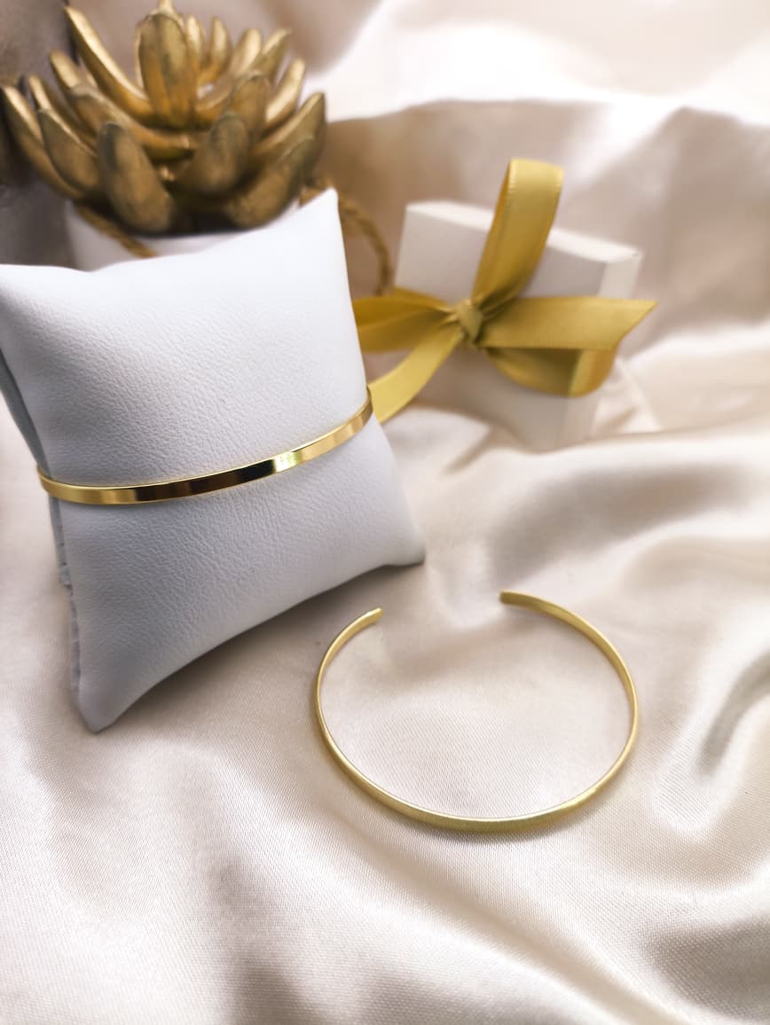 BRACELETE FINO ACHATADO LISO