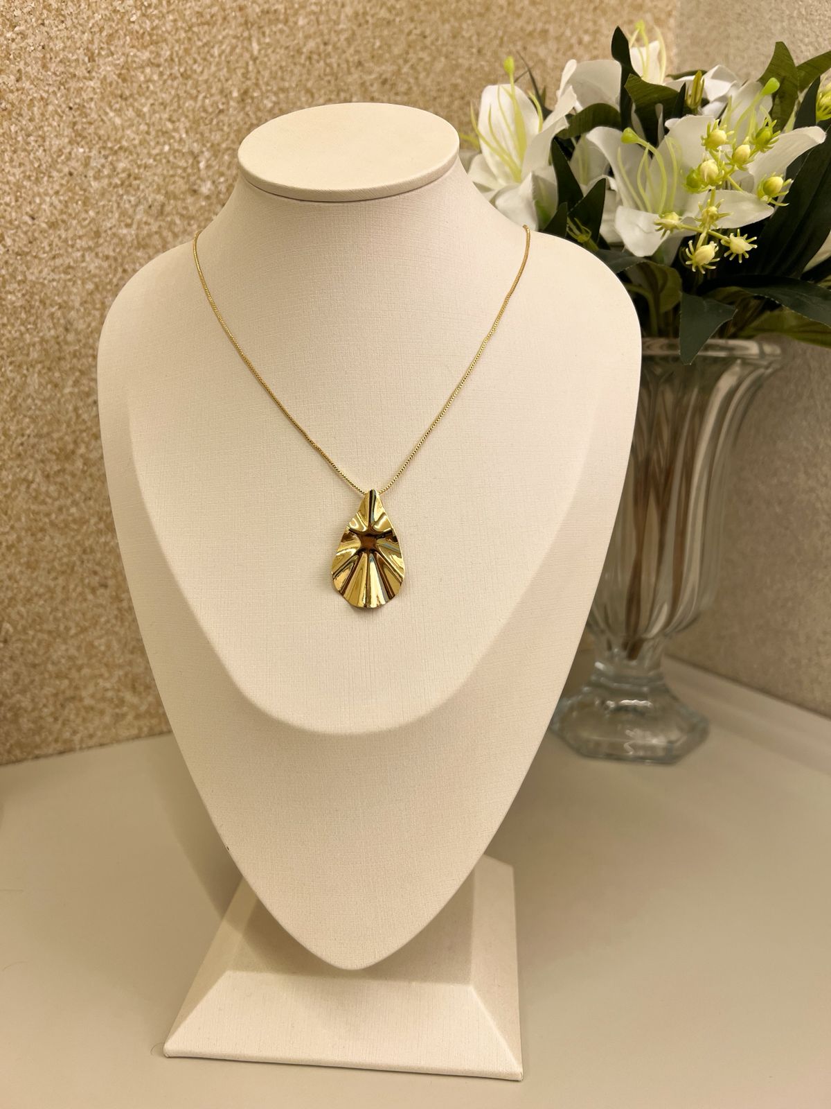 Corrente veneziana com pingente gota orgânica