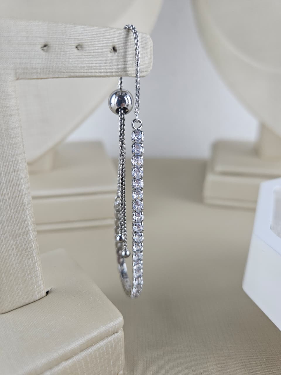 PULSEIRA  BANHO DE RODIO COM PEDRAS  E FECHO GRAVATA
