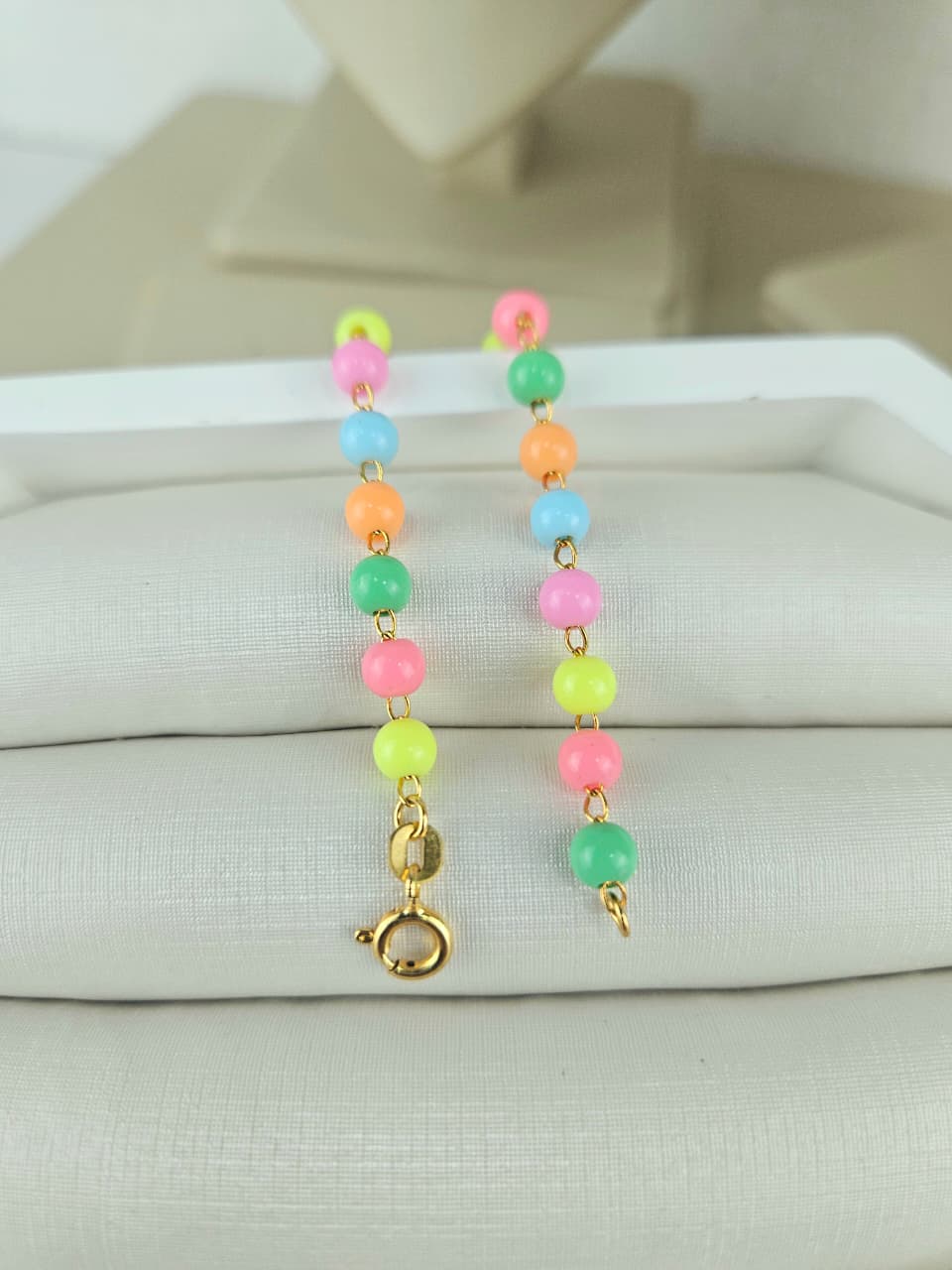 PULSEIRA INFANTIL COLORIDA PINGENTE CORAÇÃO