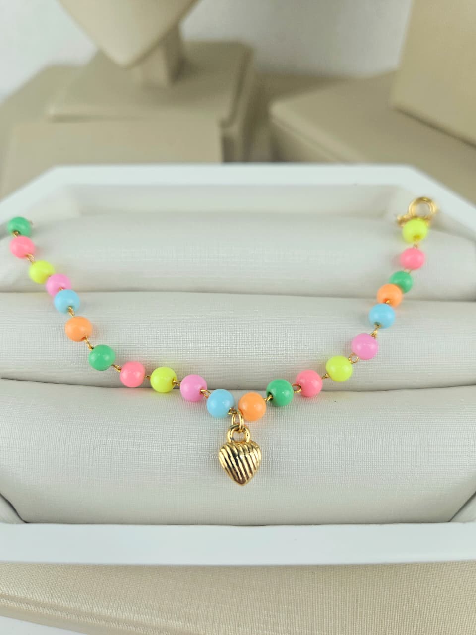PULSEIRA INFANTIL COLORIDA PINGENTE CORAÇÃO