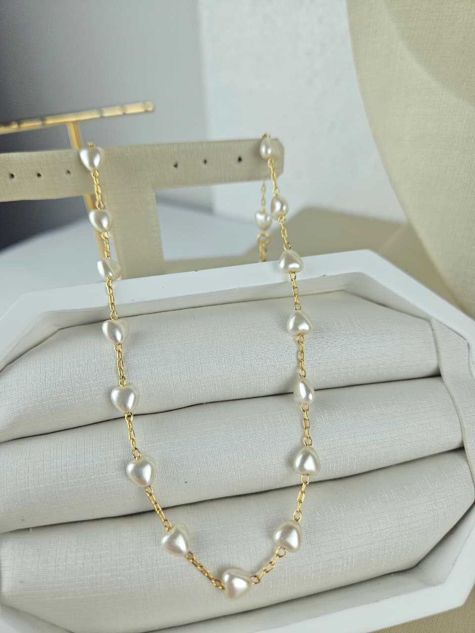 GARGANTILHA CARTIER COM CORAÇÕES PÉROLA