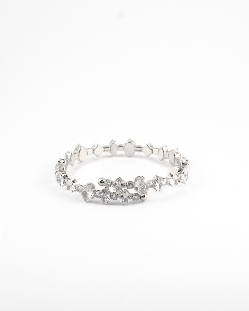 BRACELETE COM BANHO DE RODIO EM PEDRAS GEOMETRICAS CRISTAL