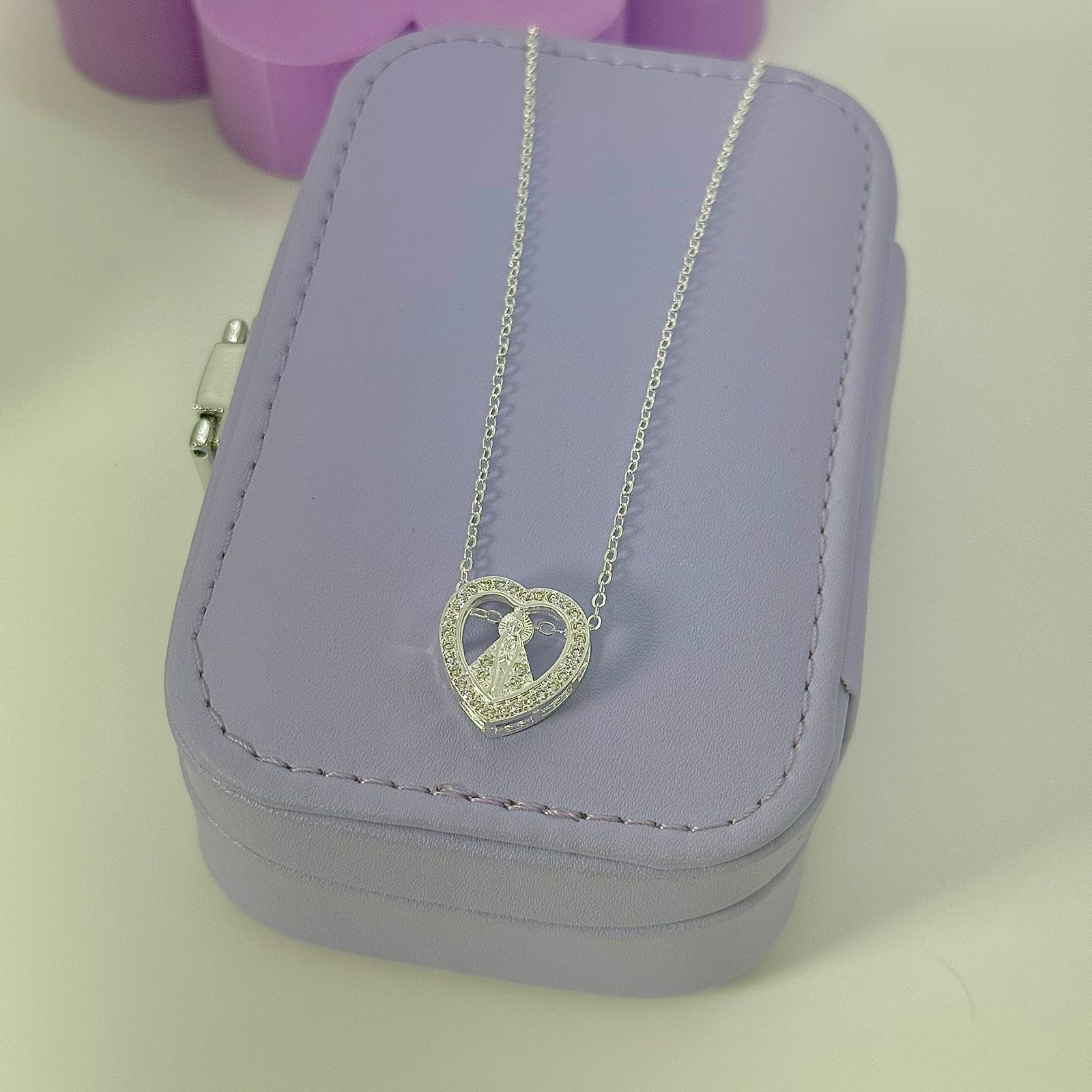 COLAR CORRENTE CORAÇÃO CRAVEJADO NOSSA. S. A. CP1581 COLAR CORRENTE CORAÇÃO CRAVEJADO NOSSA. S. A. CP1581