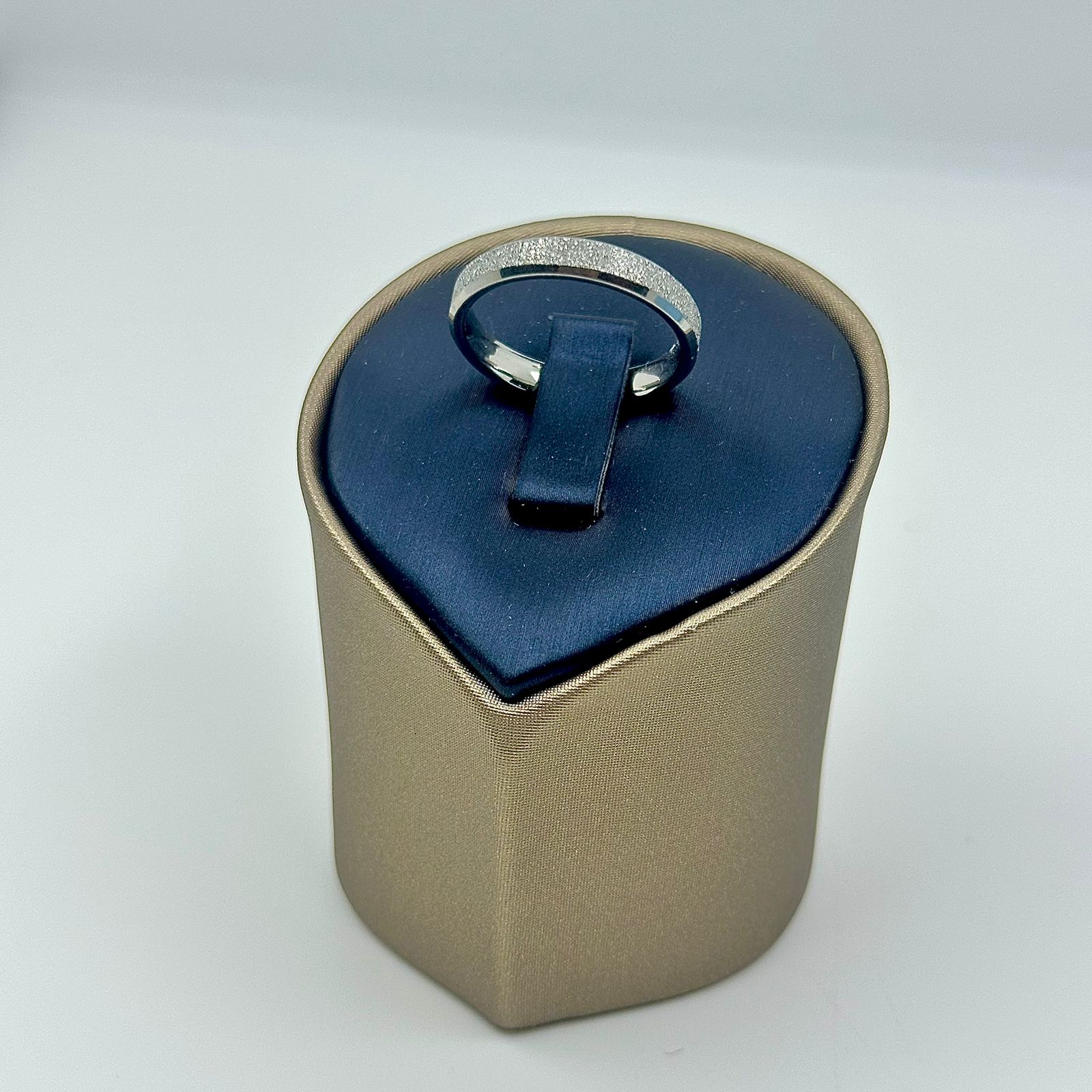 ALIANÇA QUADRADA BRILHANTES 4MM AÇO 316L AS1900