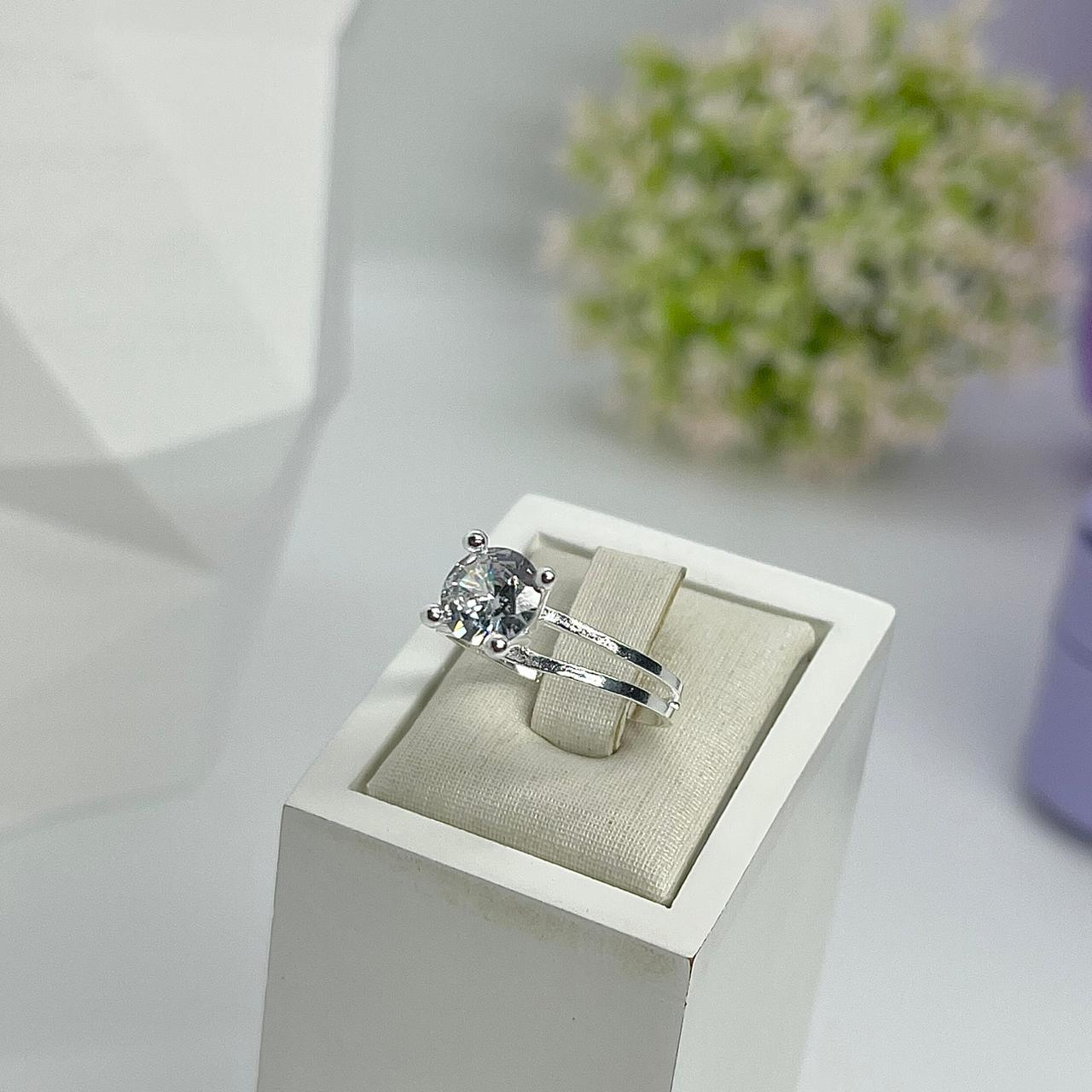 ANEL SOLITÁRIO GARRA ALTA PEDRA 8MM AP2015