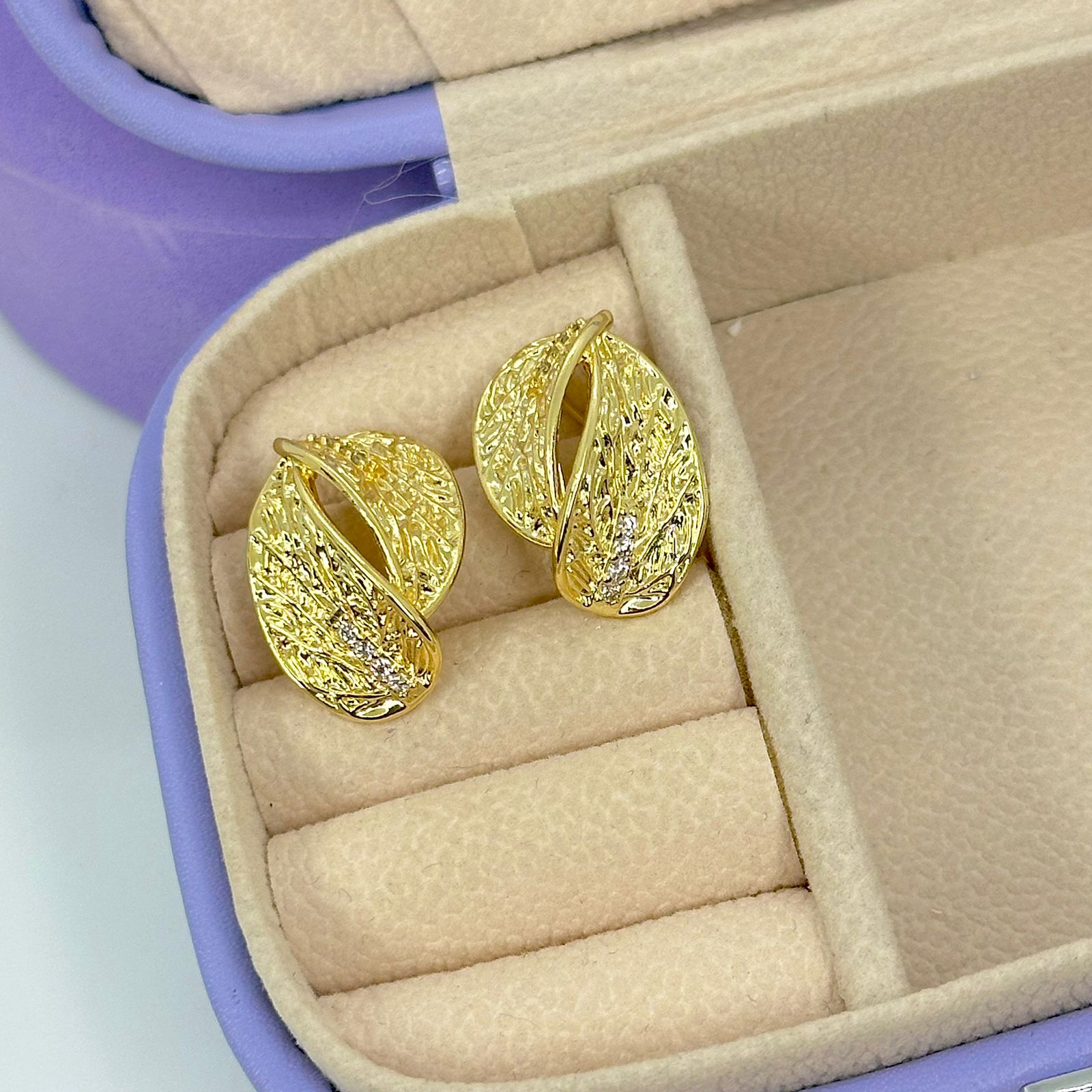 BRINCO FOLHA ROBUSTA CRAVEJADA BO2152