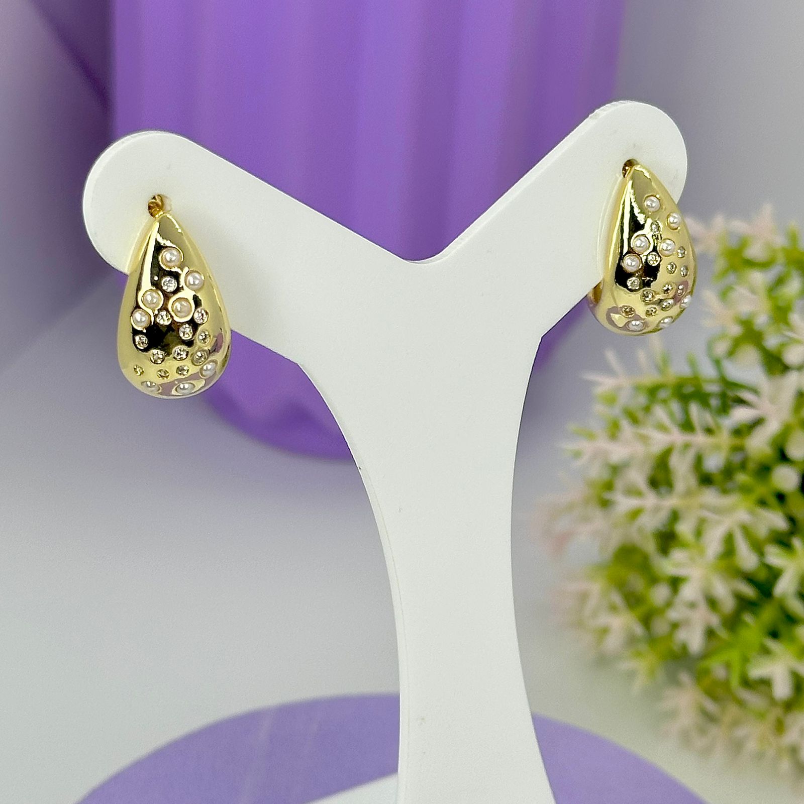 BRINCO GOTA ROBUSTA CRAVEJADA ZIRCONIAS E PEROLAS