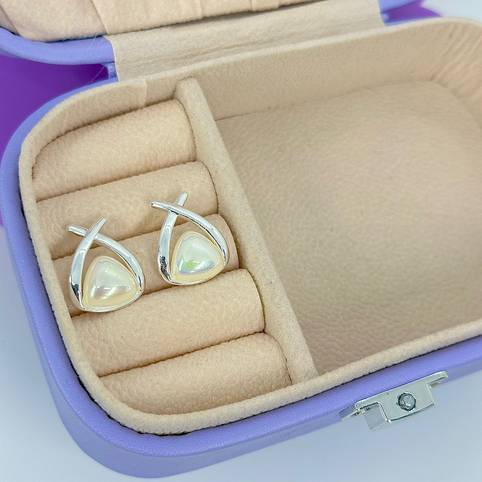 BRINCO X COM PEDRA PEROLADA BP2174