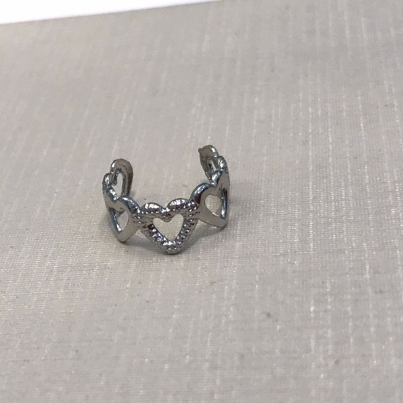 FAKE PIERCING CORAÇÃO VAZADO BANHADO A RÓDIO
