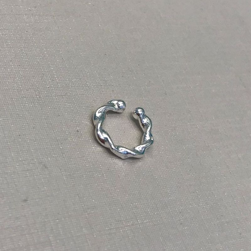 FAKE PIERCING TRANÇADO BANHADO A PRATA