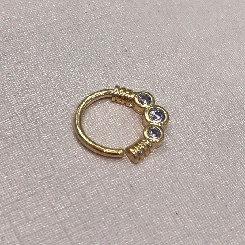 PIERCING ILUMINAR BANHADO A OURO