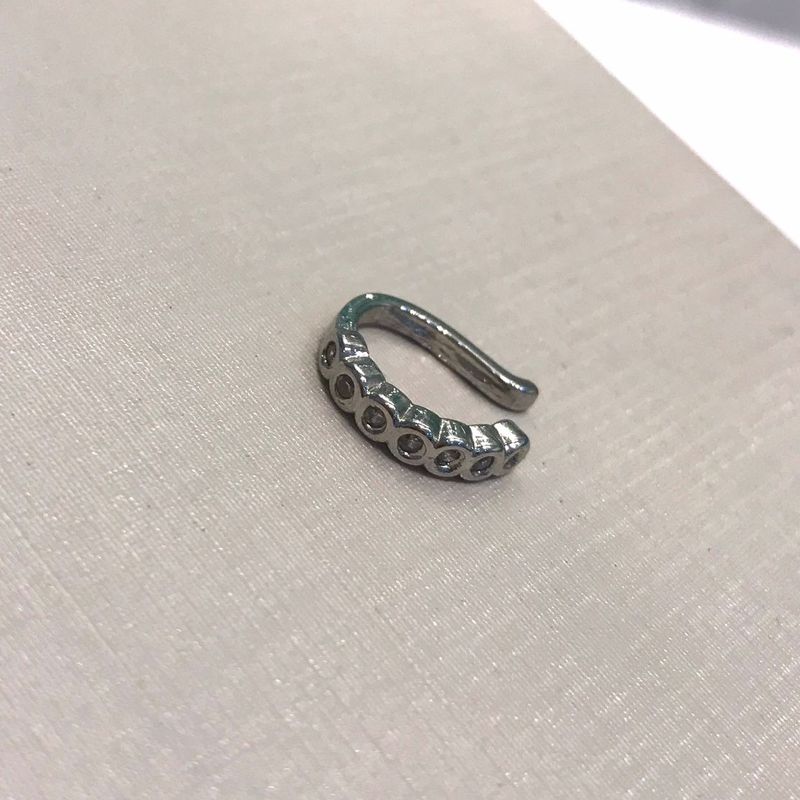 FAKE PIERCING PONTO DE LUZ CRAVEJADO ZIRCÔNIA BANHADO A RÓDIO