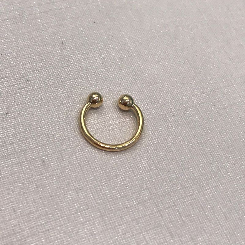 FAKE PIERCING LISO BANHADO A OURO