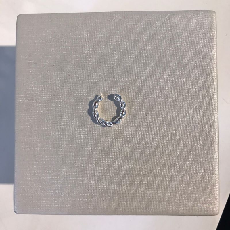 FAKE PIERCING TORCIDO BANHADO A PRATA