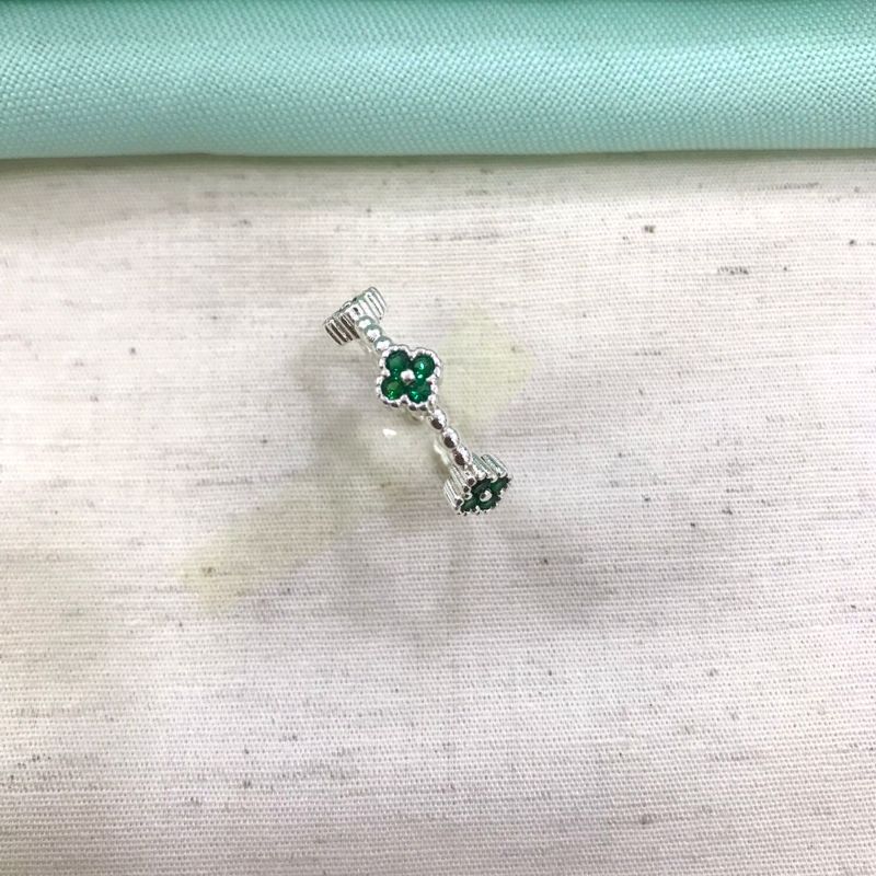 ANEL TREVO ZIRCÔNIA VERDE REGULÁVEL BANHADO A PRATA