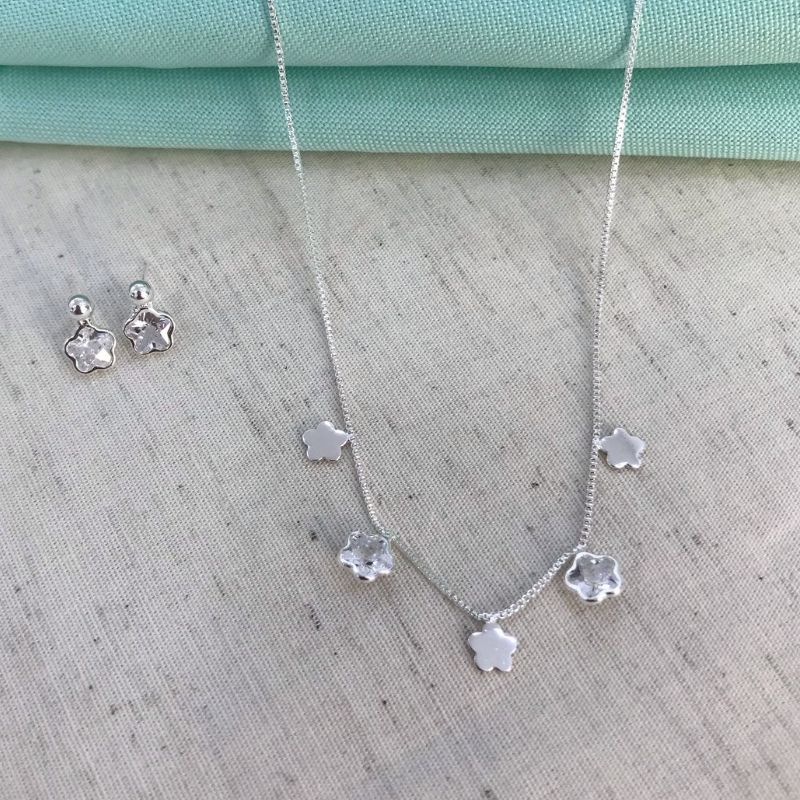 COLAR TREVO ZIRCÔNIA E MEDALHINHA BANHADO A PRATA