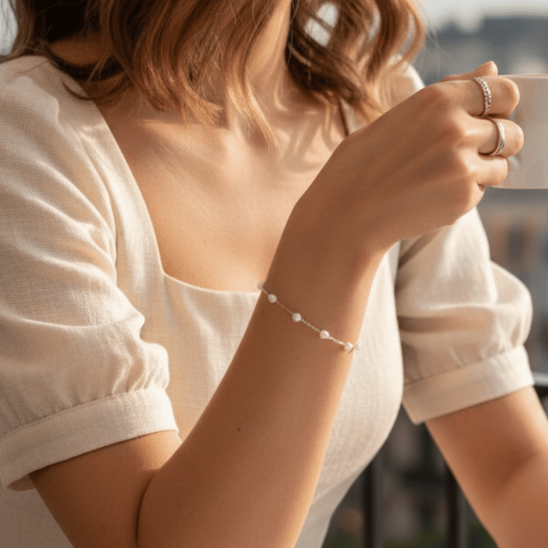 Pulseira Pérola de Coração Wine Delicada Banhada a Ródio Branco