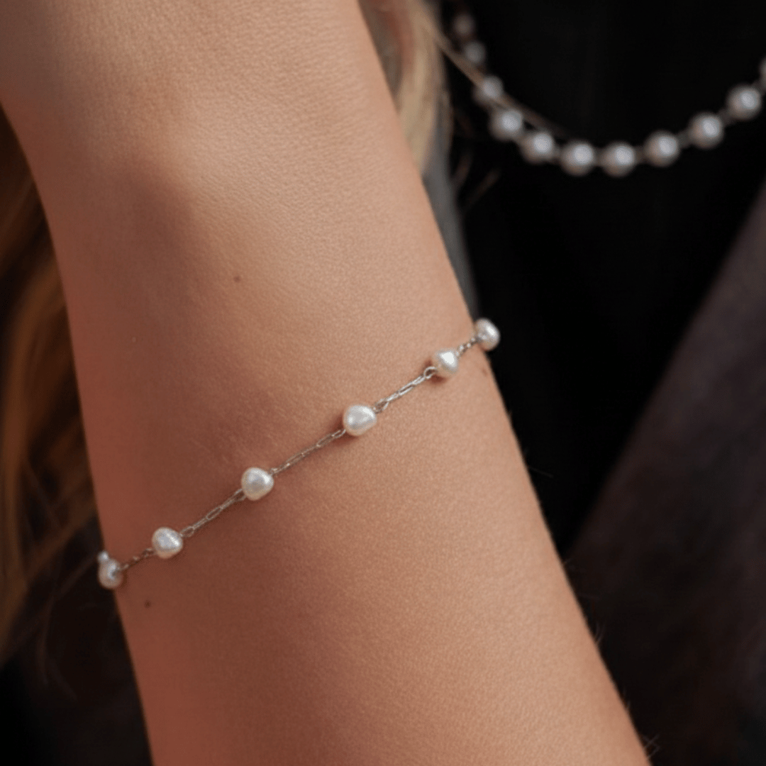 Pulseira Pérola de Coração Wine Delicada Banhada a Ródio Branco