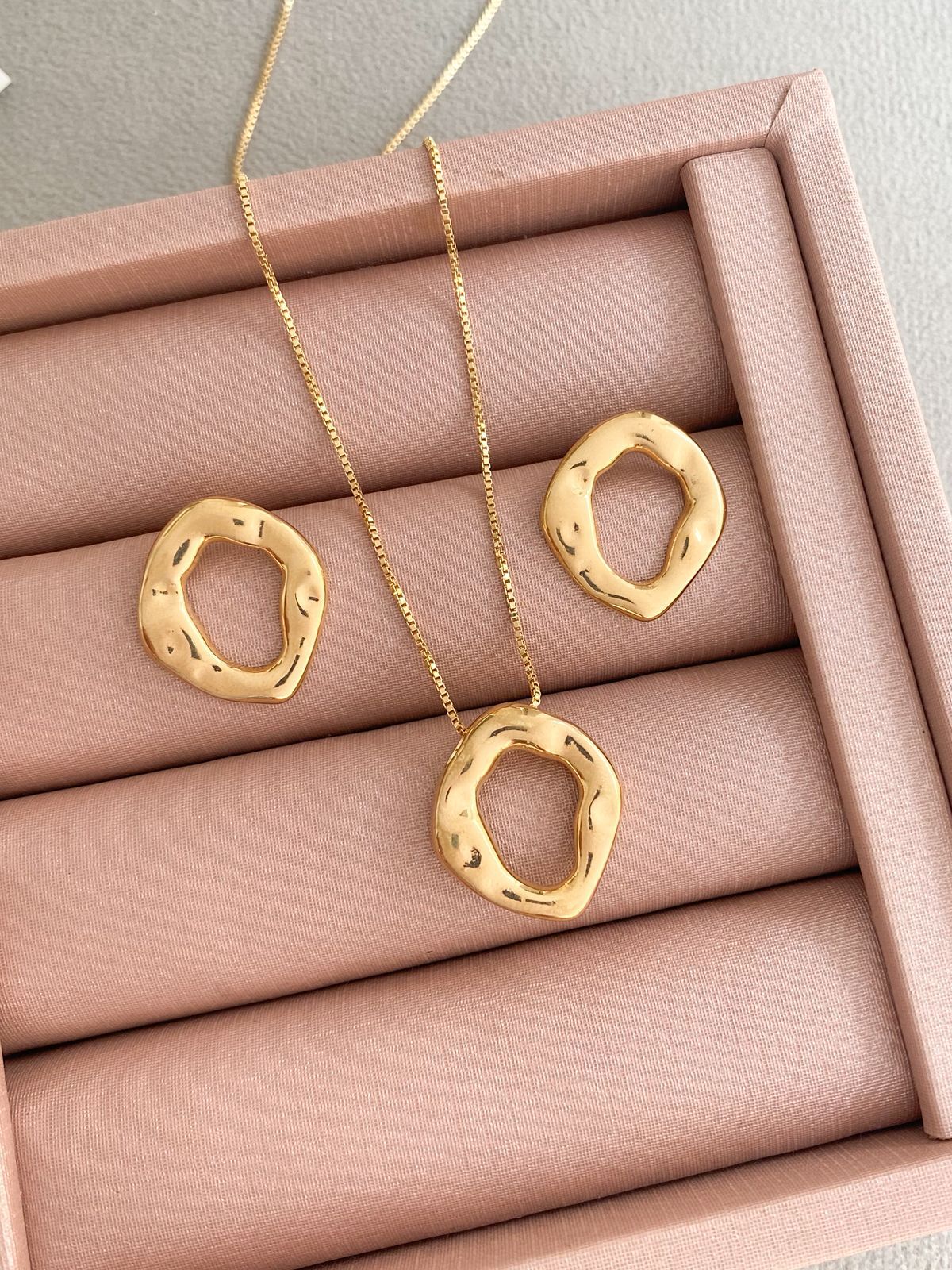 COLAR ORGÂNICO REDONDO - MIA