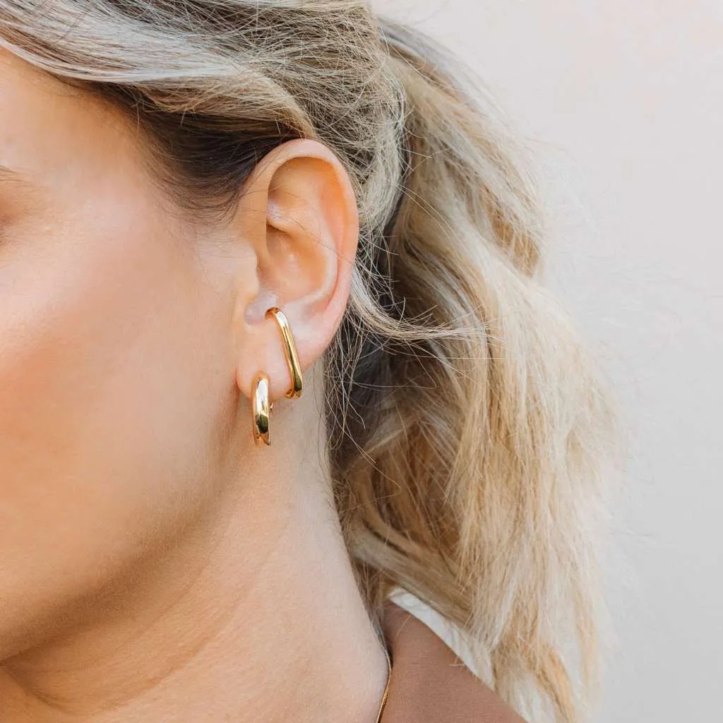 BRINCO EARHOOK LISO  - CARMELLA