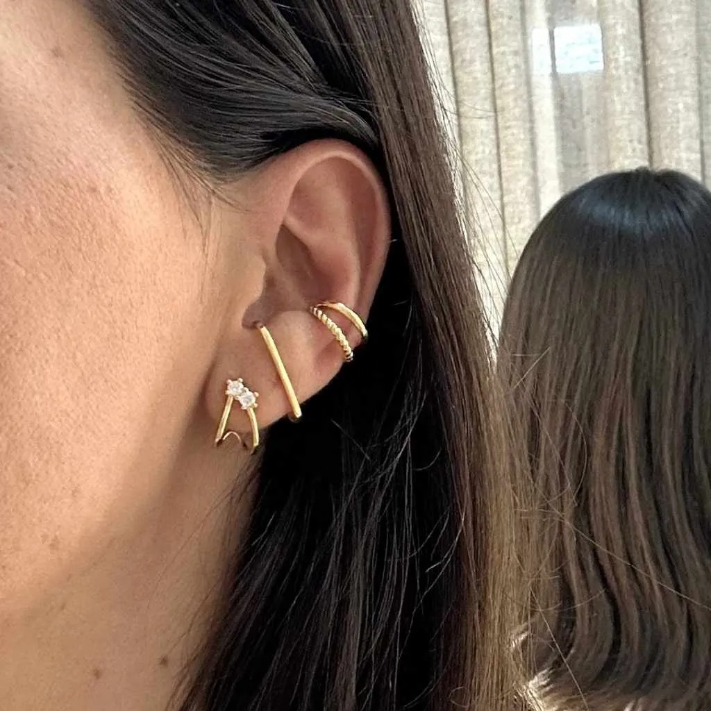 BRINCO EARHOOK LISO  - CARMELLA