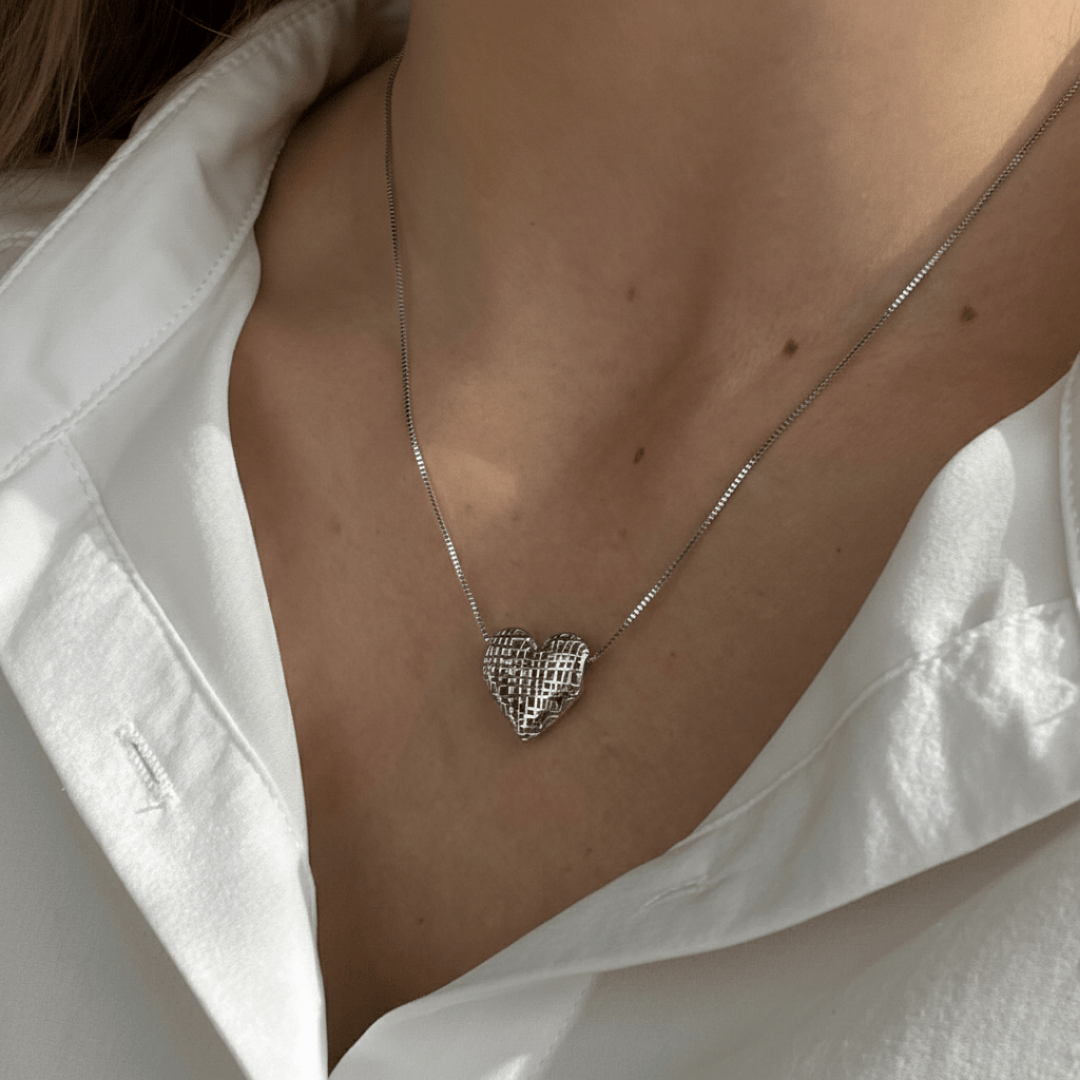 Colar Coração Esculpido Best Seller 45cm Banho Ródio Branco