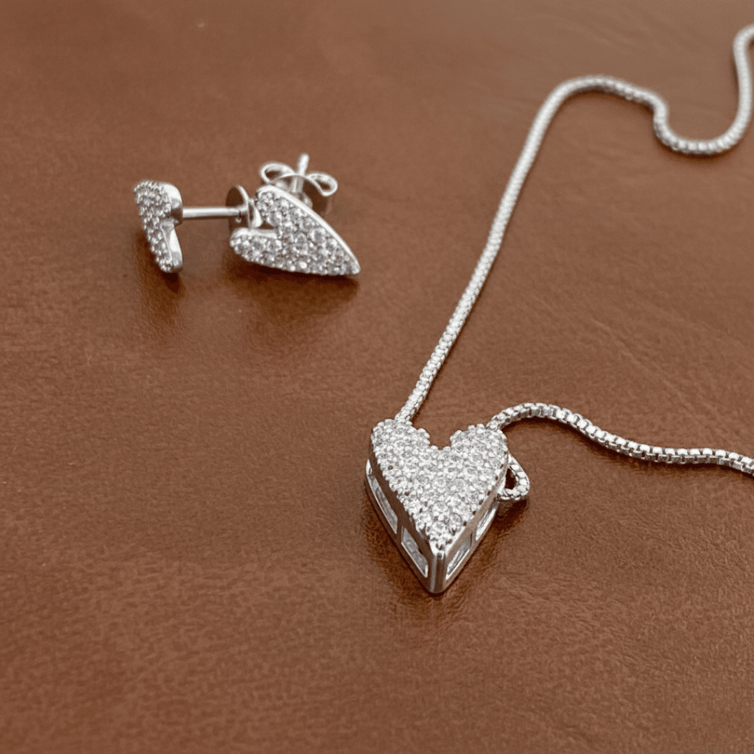 Colar Coração Cravejado Zircônias Jardim Secreto 45cm Banhado a Ródio Branco