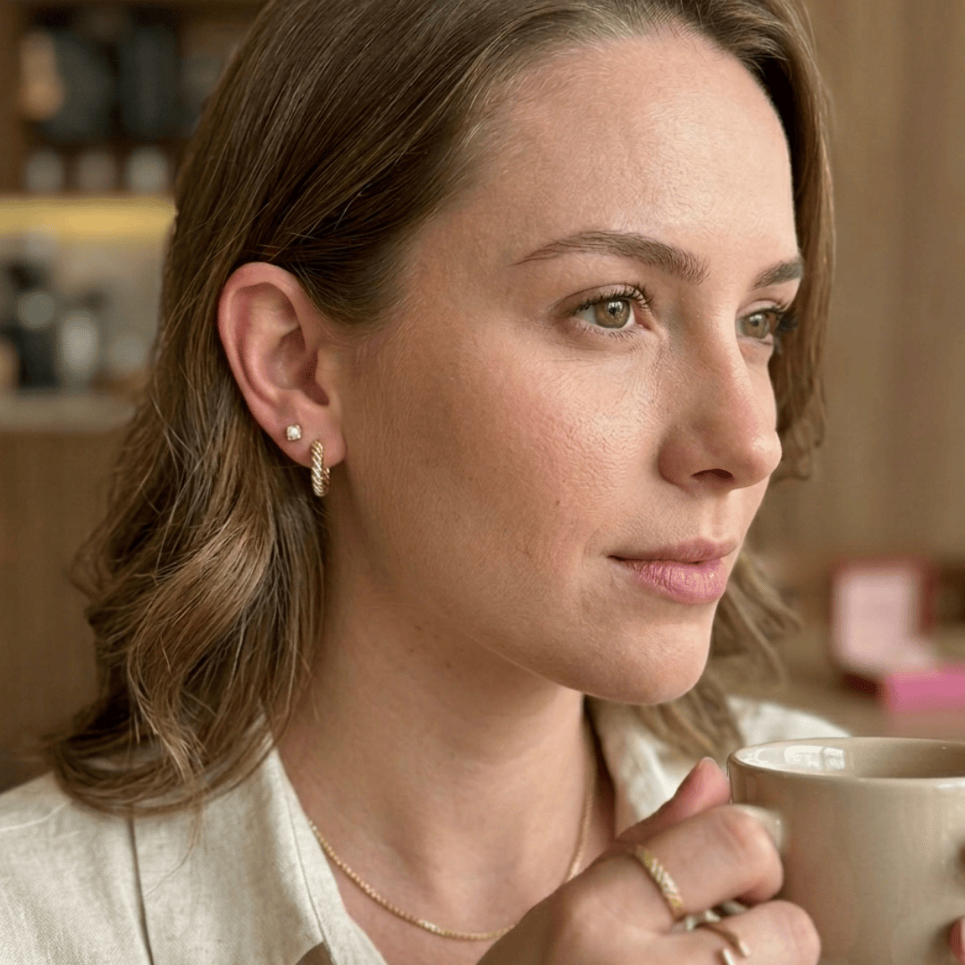 Brinco Pérola Mini 4mm Best Seller Segundo Furo Banho Ouro 18k