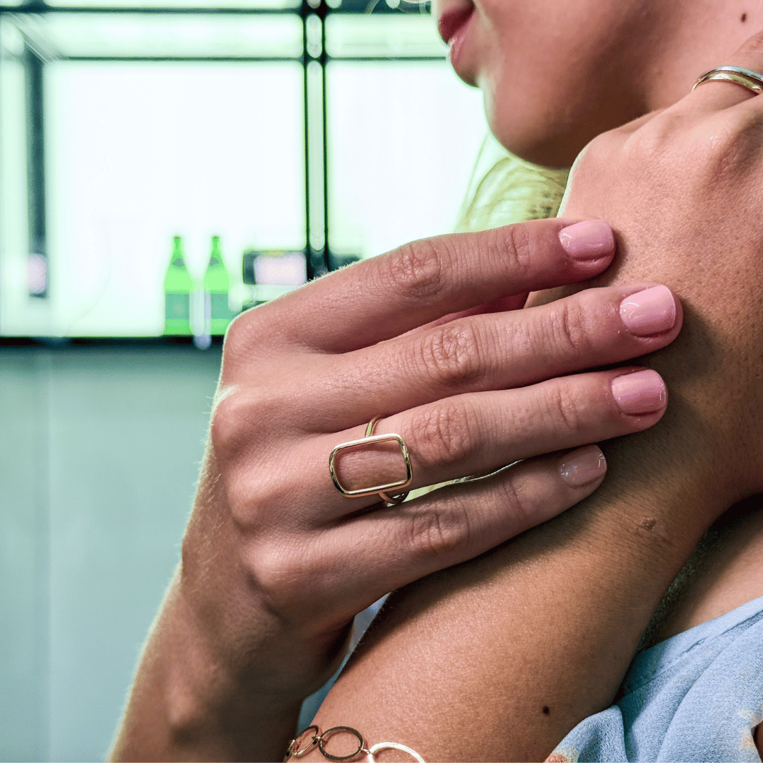 ANEL RETANGULAR GEOMÉTRICO LISO  - AURA