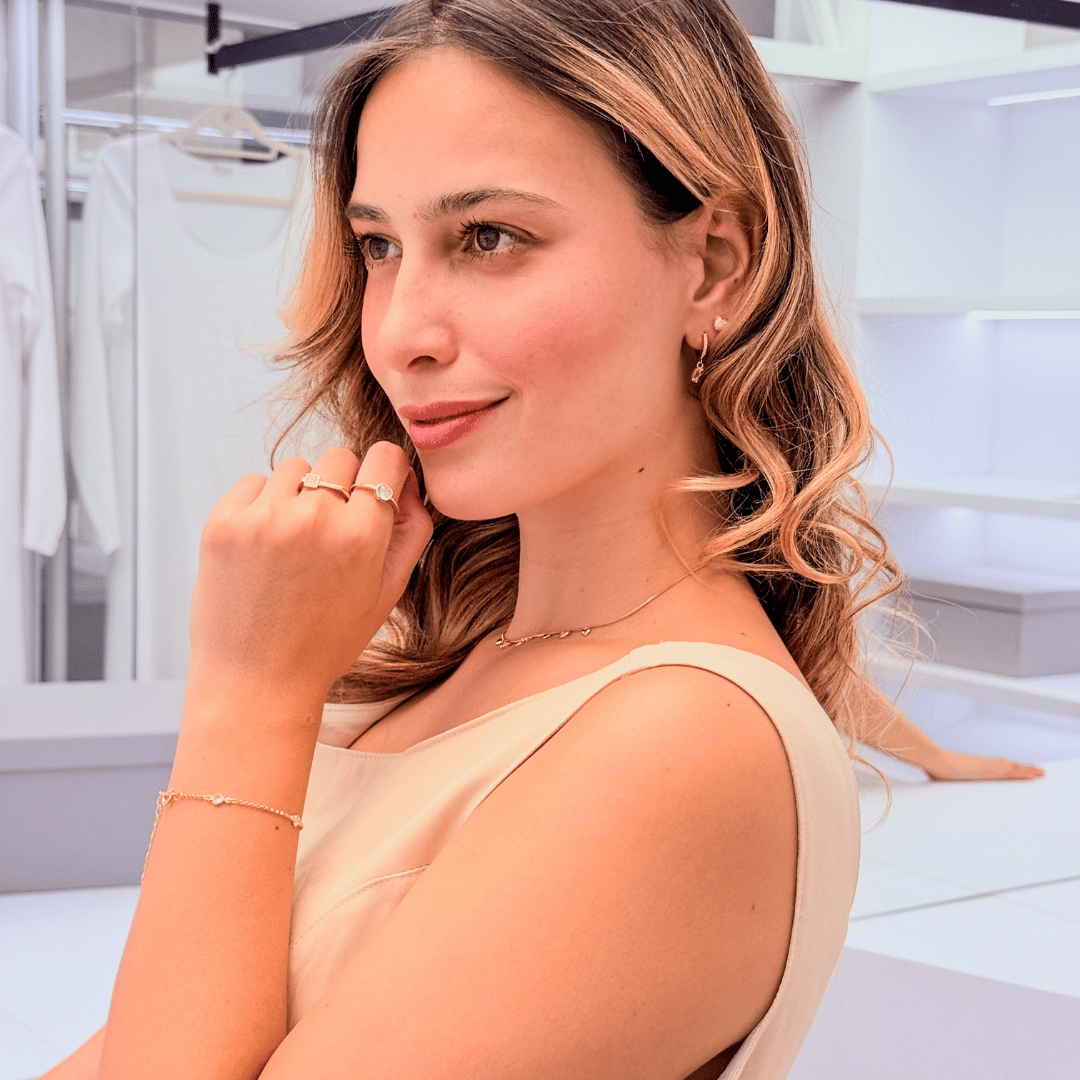 ANEL QUADRADO CRAVEJADO  - AURA