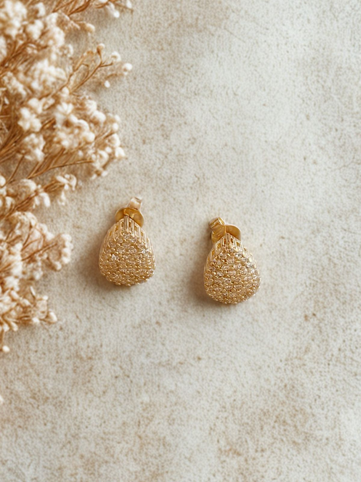 BRINCO GOTA MÉDIO CRAVEJADO - AURA