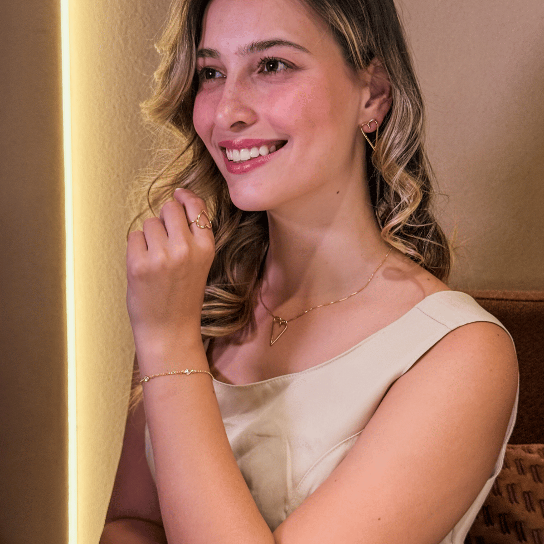 BRINCO CORAÇÃO VAZADO GRANDE LISO- AURA